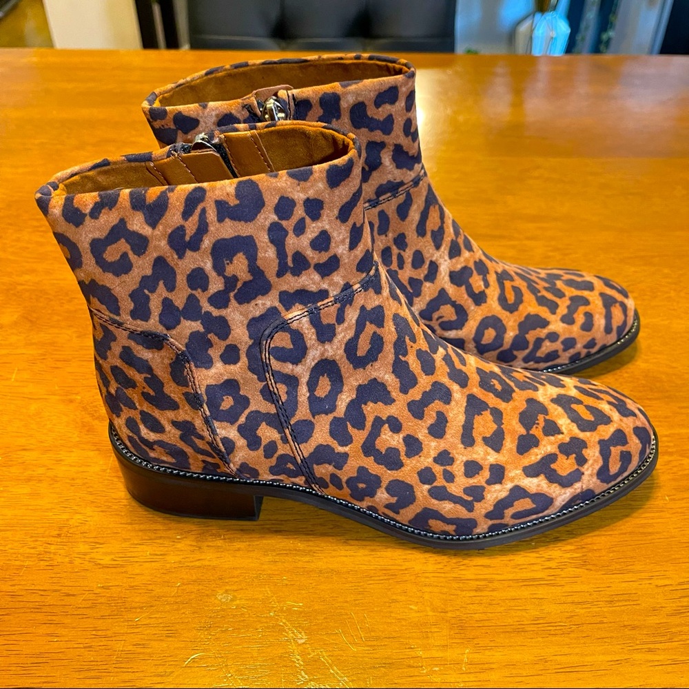 Franco Sarto Benny ankle bootie size 8 1/2.